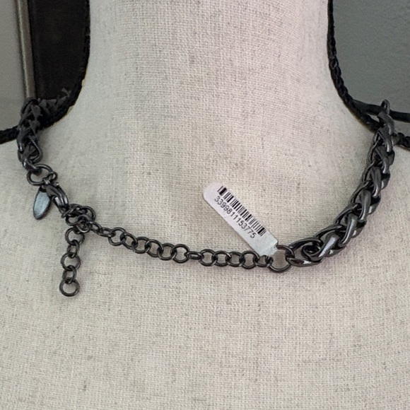 Anne Fontaine Elegant Black Floral Necklace - Picture 4 of 5